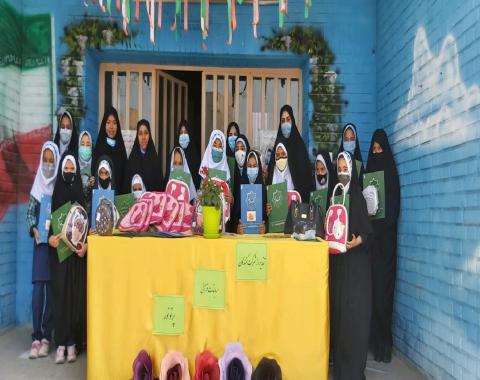اهدای لوح و جوایز دانش آموزان شرکت کننده در نهمین دوره مسابقات قرآن پرتو نور